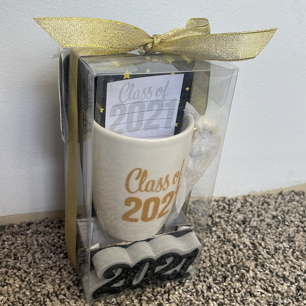 Graduate 2021 Celebrate Graduation Mug Gift Set - Class of 2021